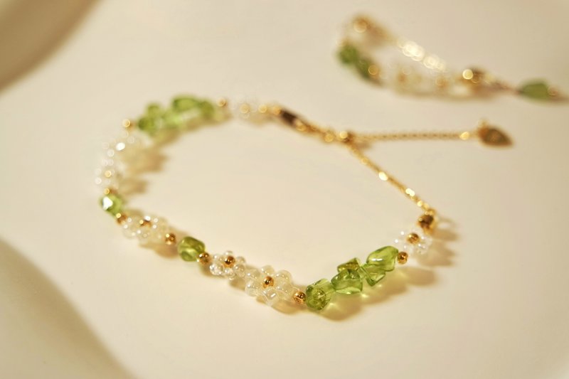 Chamomile Garden . Olivine Crystal Bracelet And Ring - Bracelets - Crystal White