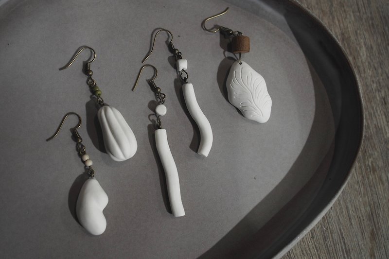 Ceramic earrings/snow white porcelain - ต่างหู - ดินเผา ขาว