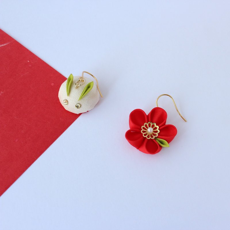 pierced earring/resin pierced earring rabbit and flower - Earrings & Clip-ons - Silk White