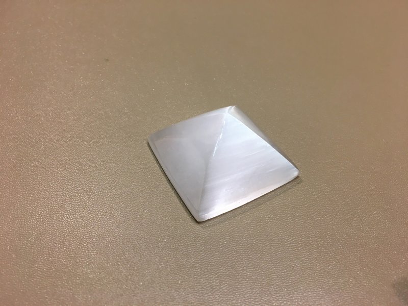 石膏三角形擺件 - 有助去除負能量和淨化 - 擺飾/家飾品 - 水晶 