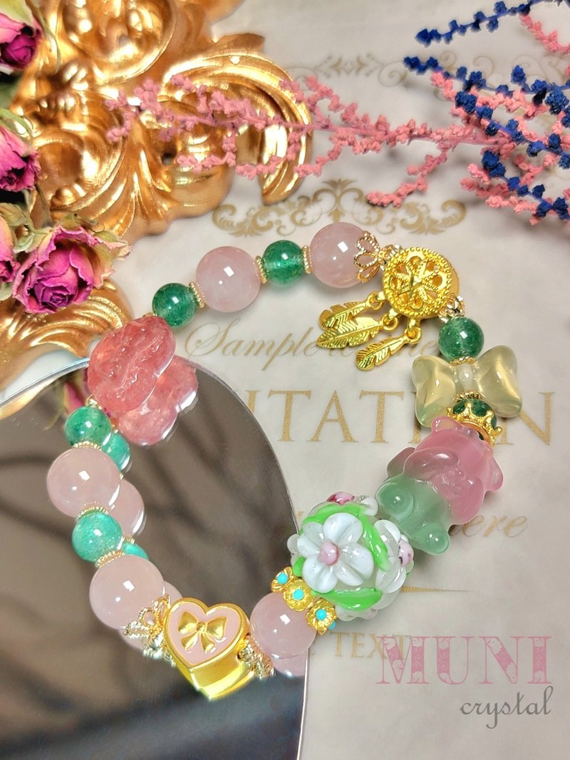 . Under the almond tree. Two-color Cat Eye Shy Bear Strawberry Crystal Horse Powder Lucky People Bracelet Design Bracelet - สร้อยข้อมือ - คริสตัล หลากหลายสี