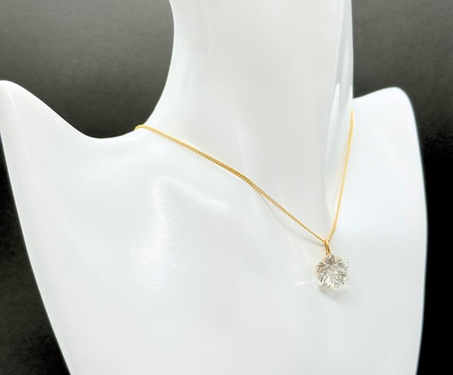14mm 6枚の花びらクォーツ/白水晶K18 K18GP 天然石ネックレス