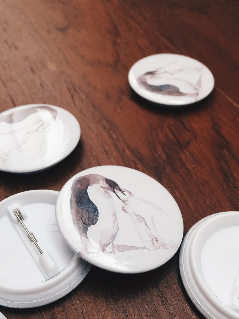 ペンギンの描画_4 * 4ラウンドピンバッジ - ピンバッジ・ピンズ - その他の素材 ホワイト