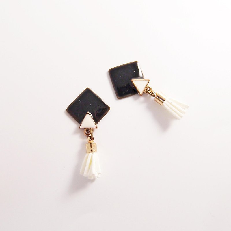 geometry. Clip-on earrings, Stainless Steel, Silicone earrings [tassel black and white] - ต่างหู - ซิลิคอน สีดำ