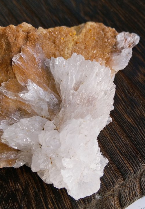 天然石 石膏 水晶 花 楽天市場】さざれ 100g 飛鳥桜水晶 日本銘石 奈良県産 ASUKA