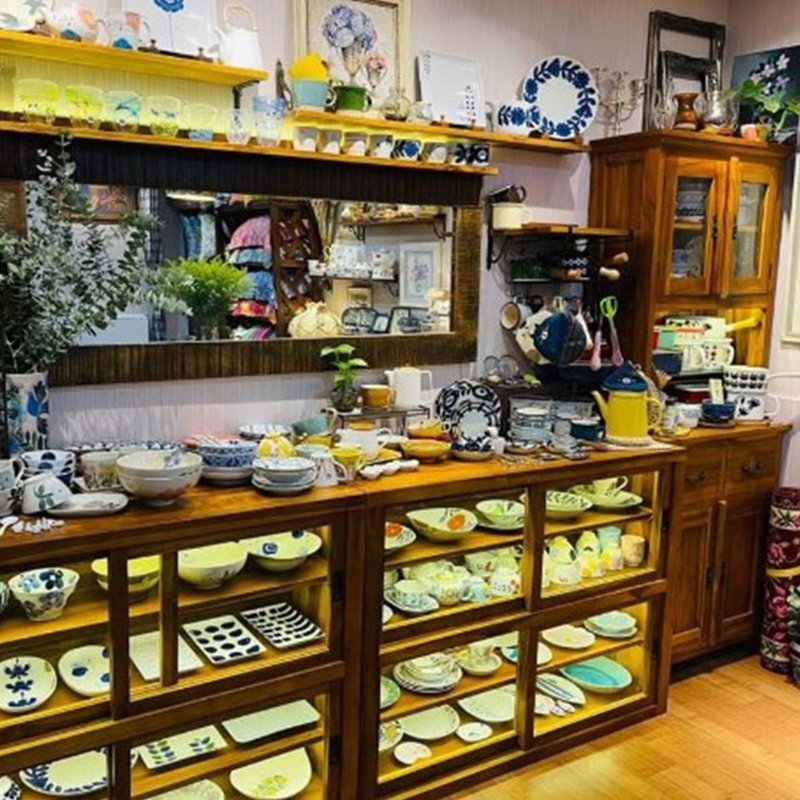【吉迪市100%全柚木家具】HYSS136 柚木玻璃展示滑門收納櫃 - 其他家具 - 木頭 咖啡色