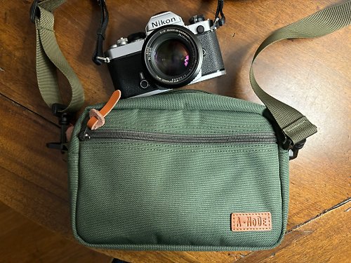 Patrick's Designs Shop 小小微單相機 軍綠 撞色 攝影 防水相機包 收納 側背包 腰包