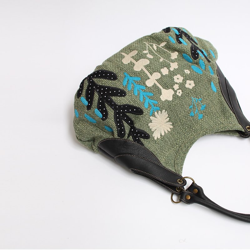 Shower rain embroidery · Granny bag - กระเป๋าแมสเซนเจอร์ - เส้นใยสังเคราะห์ สีเขียว