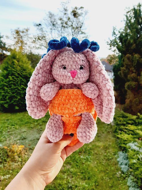 fairyland amigurumi Crochet bunny baby in a backpack in the shape of a carrot, CROCHET BUNNY Pattern
