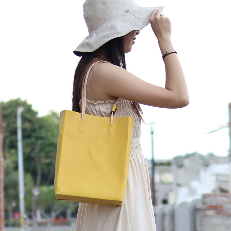 【カスタム刻印】春夏に映える鮮やかカラー フェイク紙袋/レザーショッピングバッグ 誕生日プレゼント クリスマスギフト - トートバッグ・ハンドバッグ - 革 ブルー