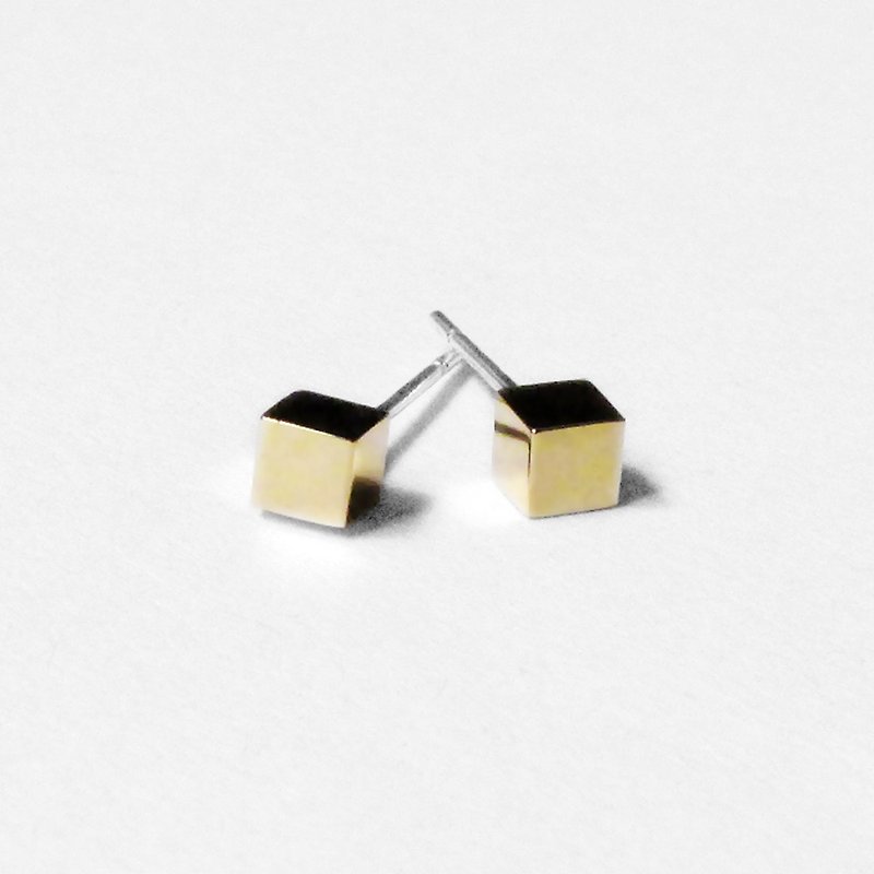Geometric Geometry 4mm brass cube earrings.single/pair.shiny - ต่างหู - ทองแดงทองเหลือง สีทอง