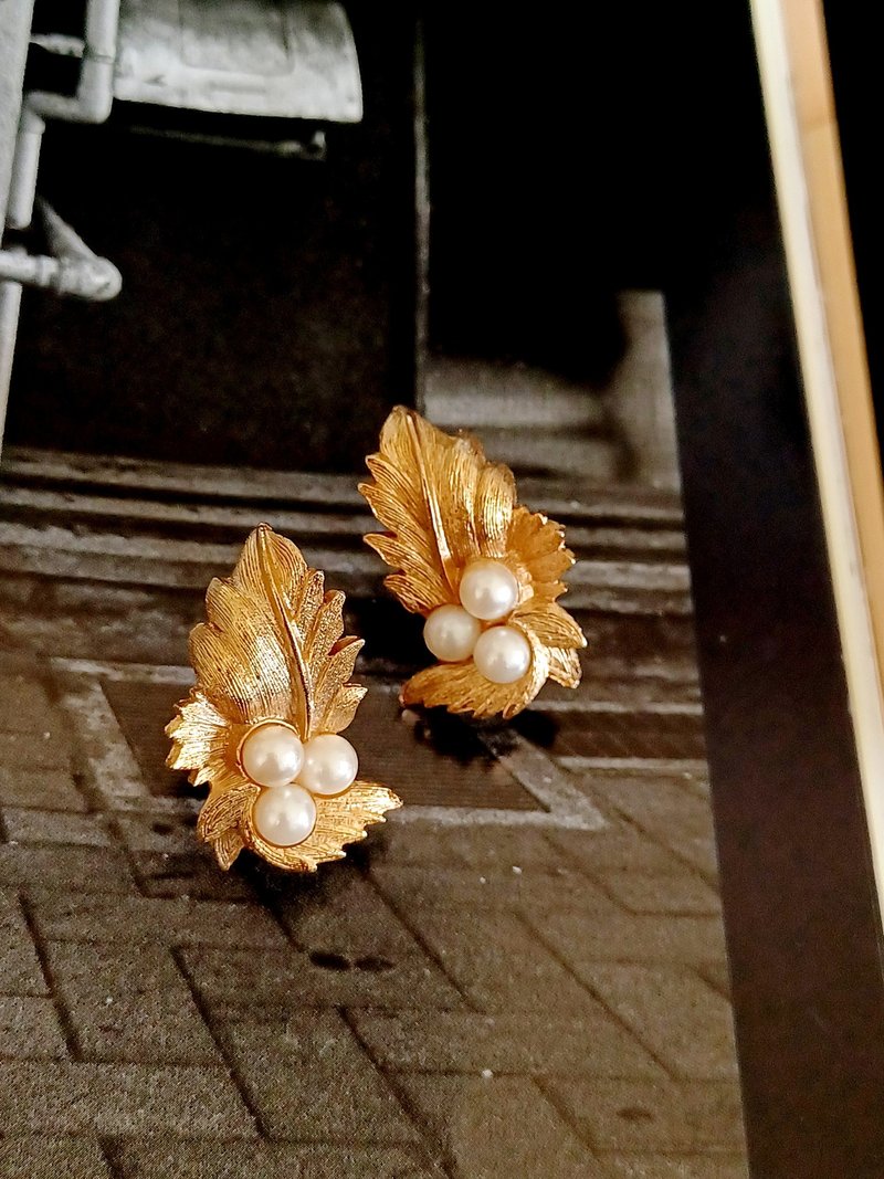 vintage jewelry SARAH COV刷金蕨葉珍珠 夾式耳環 - 耳環/耳夾/耳骨夾 - 其他金屬 