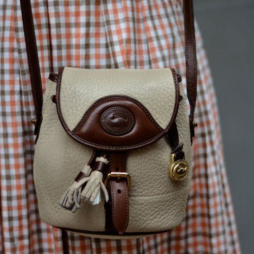 dooney&bourke ショルダーバッグ ベージュ×キャメル（bg010） 8835ddfdd68115dcb89b08366f8767