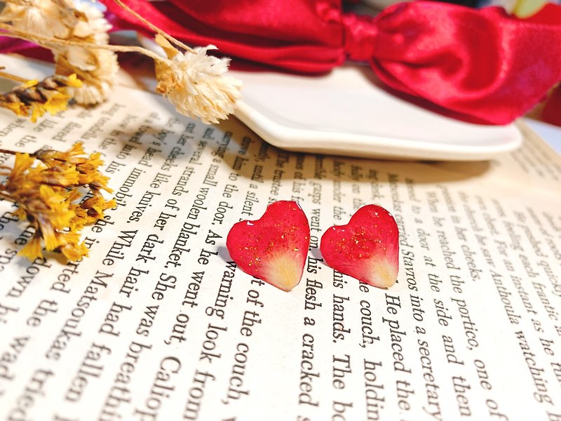 Love rose petals earrings / can be changed clip / - ต่างหู - พืช/ดอกไม้ สีแดง