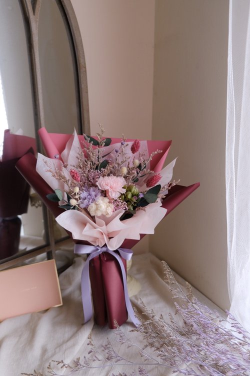 花敢森活不凋花、 永生花、乾燥花、人造花設計 永生花束/母親節花束/乾燥花/不凋花/康乃馨/莓粉色/暖色系/母親