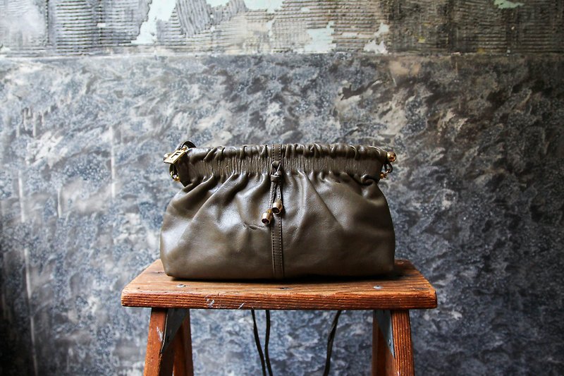 袅袅 department store-Vintage dark green leather side back small bag clutch bag retro - กระเป๋าคลัทช์ - หนังแท้ 