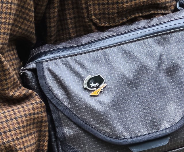 メタルバッジ (全4種類から選択可能) - ショップ We TAIWAN ピンバッジ