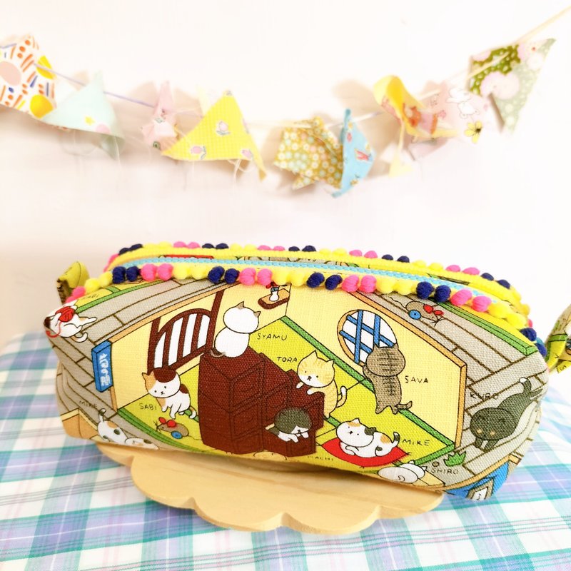 Japanese cat meow meow fat bag cosmetic bag storage bag pencil bag handmade Japanese cat - Toiletry Bags & Pouches - Cotton & Hemp 