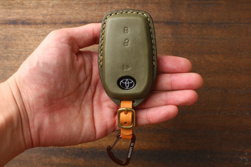 Tea leather TOYOTA Toyota car key cover HILUX FJ Cruiser Alphard Corolla - Keychains - Genuine Leather 