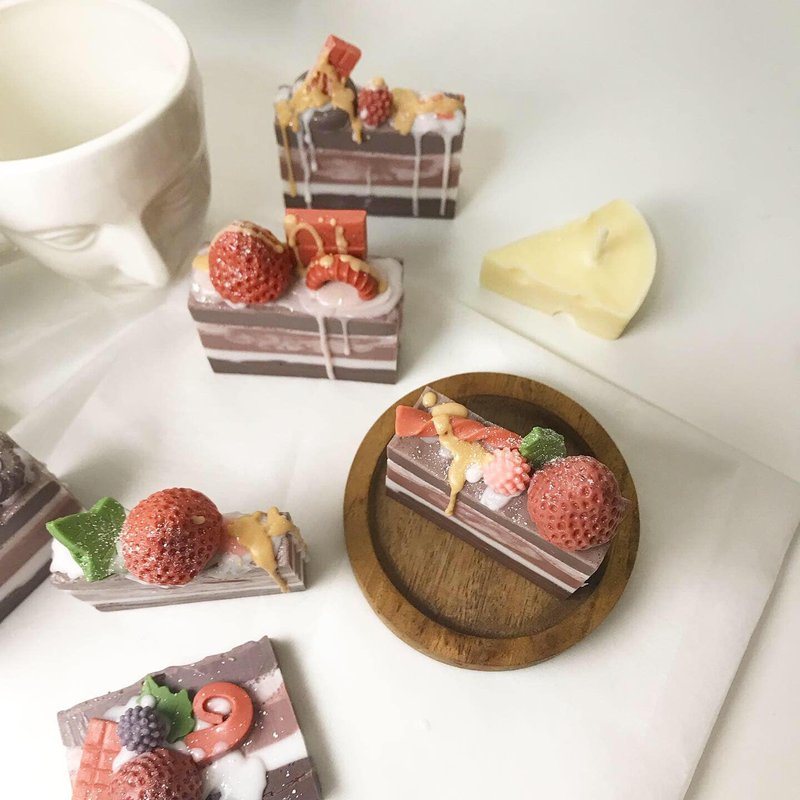 Choco-Strawberry Cake soap - 肥皂/手工皂 - 其他材質 咖啡色