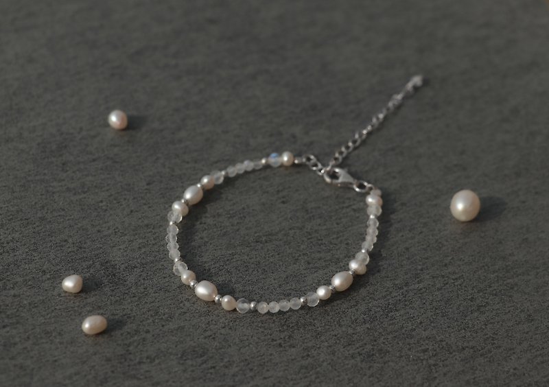 Pearl Bracelet—Moon I 月光石天然珍珠手鍊 - 手鍊/手環 - 珍珠 銀色