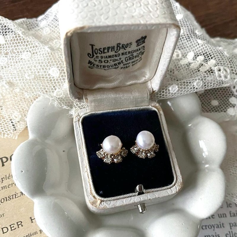 14kgf Freshwater pearl and vintage glass stone bijou earrings OR non-hole earrings/metal allergy compatible/June birthstone - ต่างหู - เครื่องเพชรพลอย ขาว