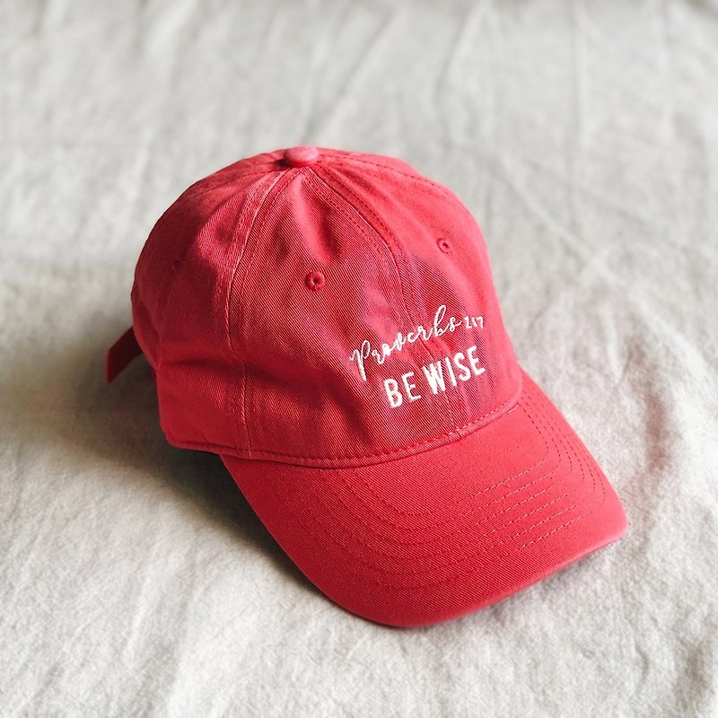 Spot【Be WISE】Bright Orange Bright Red Proverbs 1:7 Wisdom Old Hat - หมวก - วัสดุอื่นๆ สีแดง