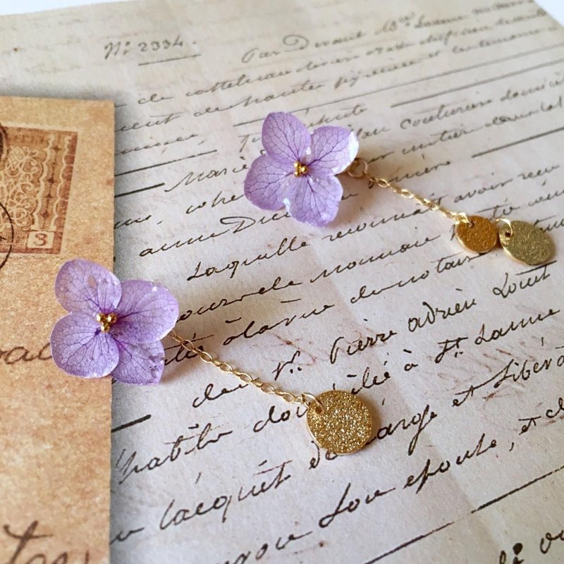 *Amethyst*Hydrangea and gold plate earrings - ต่างหู - พืช/ดอกไม้ ขาว