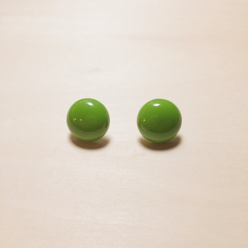 Vintage Showa Grass Green Maruko 18mm Earrings - ต่างหู - เรซิน สีเขียว