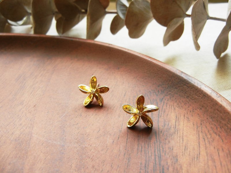 *Coucoubird*frangipani brass earrings - ต่างหู - โลหะ สีทอง