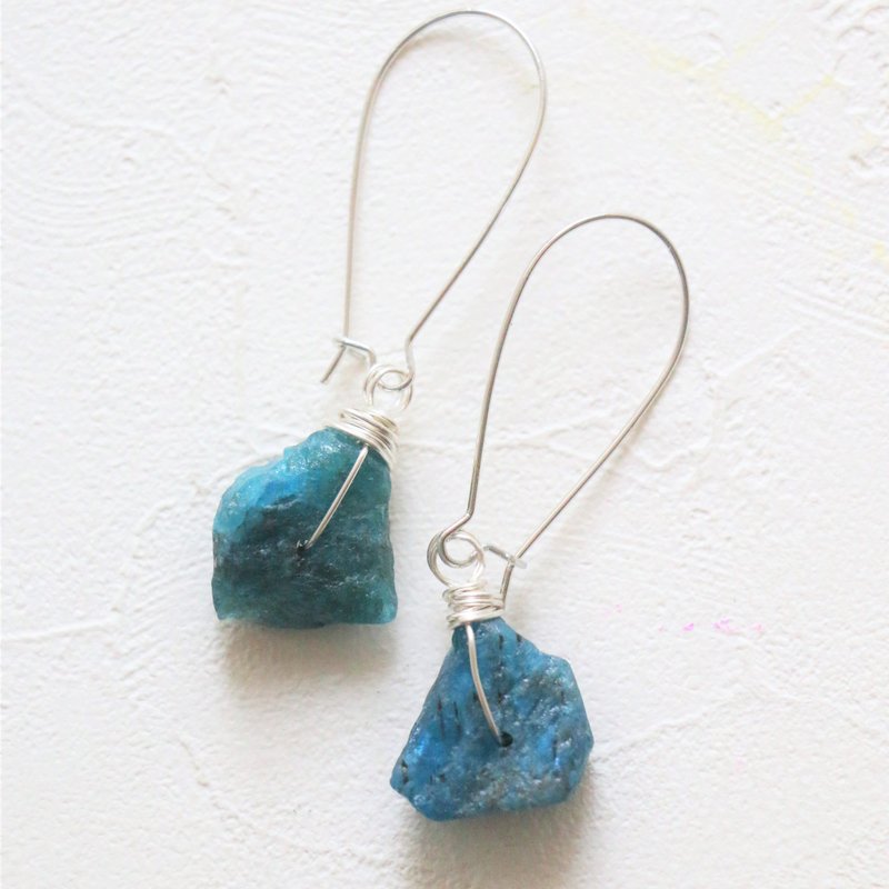 Blue apatite dangle earrings - antique brass plated earrings - Earrings & Clip-ons - Gemstone Blue