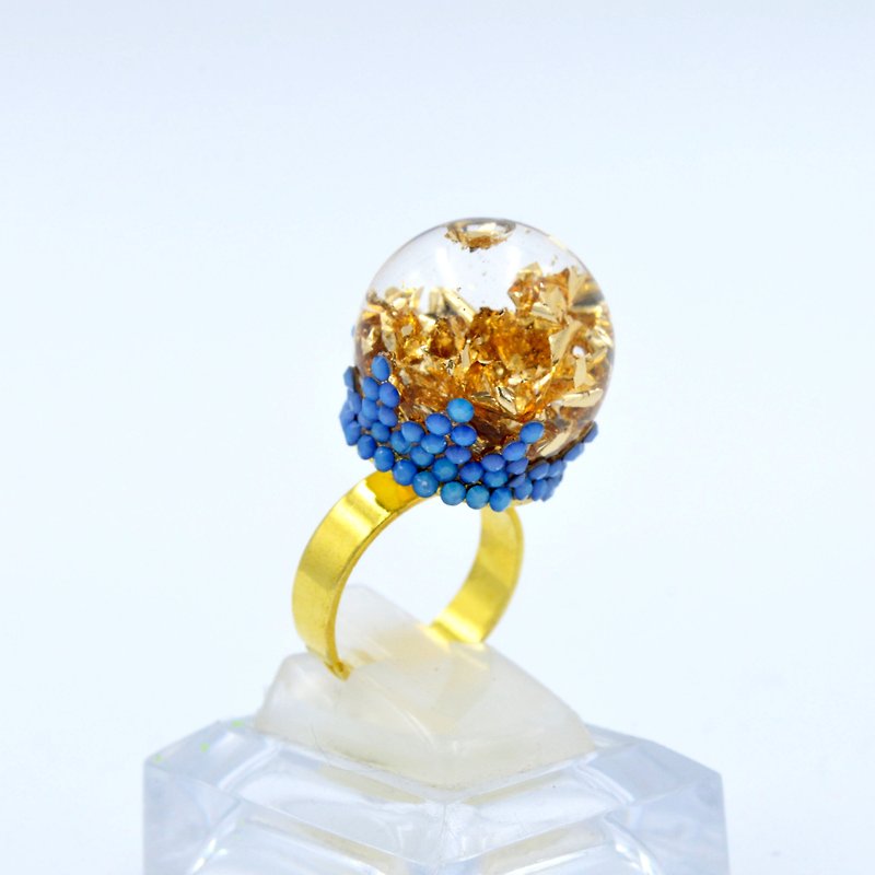 TIMBEE LO Gold Foil Glass Ball Ring Swarovski Symphony Crystal Decoration Design Magic Ball - แหวนทั่วไป - แก้ว สีทอง