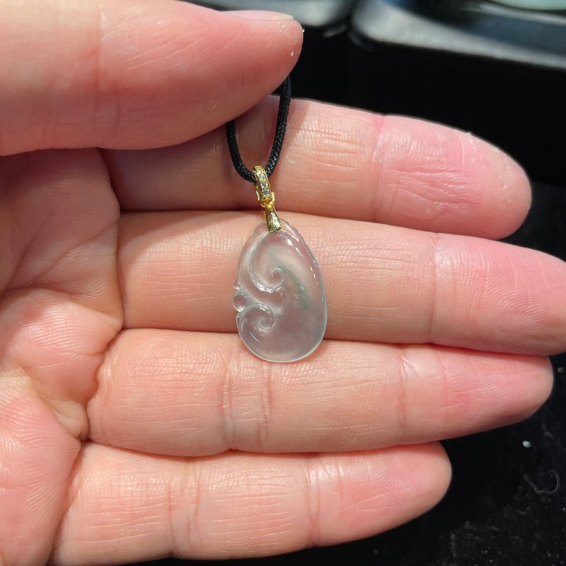 Natural Burmese jade. Small wish-fulfilling pendant that shines through the ice. Old material. Extremely rigid. Everything goes well. Gift - อื่นๆ - หยก 