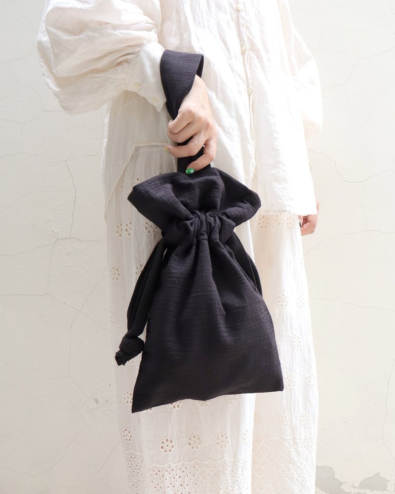 Bu Ye portable fat drawstring bag black - Messenger Bags & Sling Bags - Cotton & Hemp Black