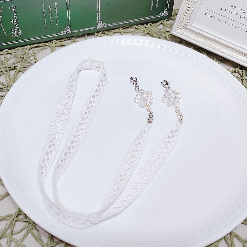 YG mask chain mask rope handmade Japanese lace transparent pearlescent/rococo flower - เชือก/สายคล้อง - เรซิน ขาว