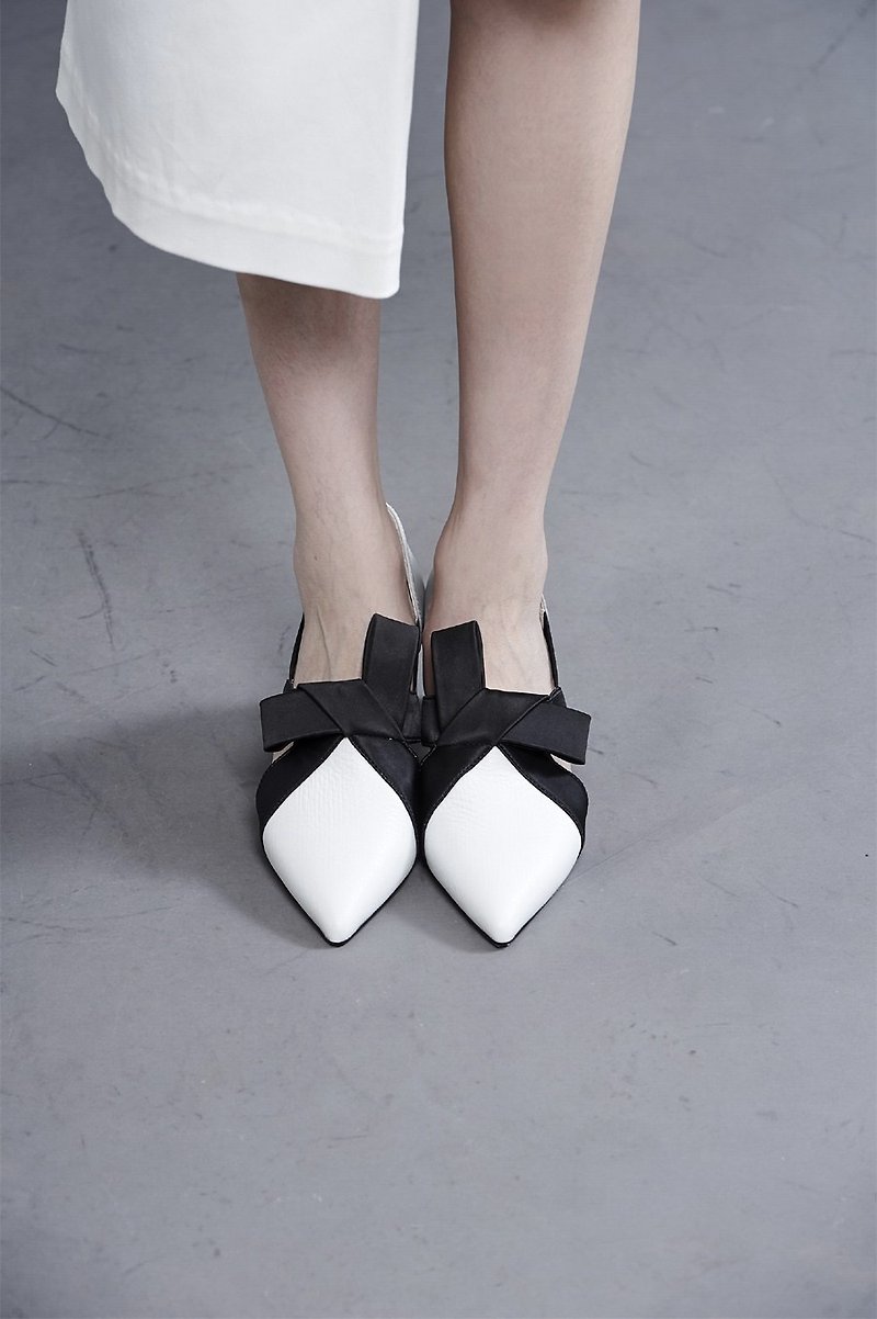Three-dimensional strap retro heel shoes white - รองเท้าส้นสูง - หนังแท้ ขาว
