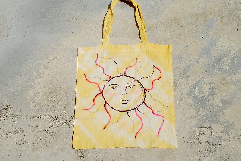Hand-painted plant dyed lucky sun face bag shopping bag - Messenger Bags & Sling Bags - Cotton & Hemp Yellow