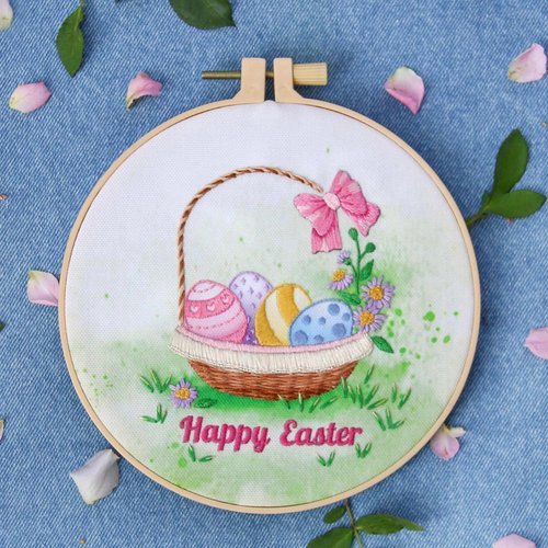 ペイントされた背景布にバスケットに入ったイースターエッグの DIY 手刺繍。 刺繍キットには、ツール、消耗品、ビデオチュートリアルが含まれています。 - 編み物/刺繍/羊毛フェルト/裁縫 - 刺しゅう糸 多色