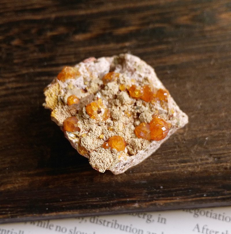 石榴石 長石 共生礦 福建產地 天然礦石 原礦 - 擺飾/家飾品 - 其他材質 