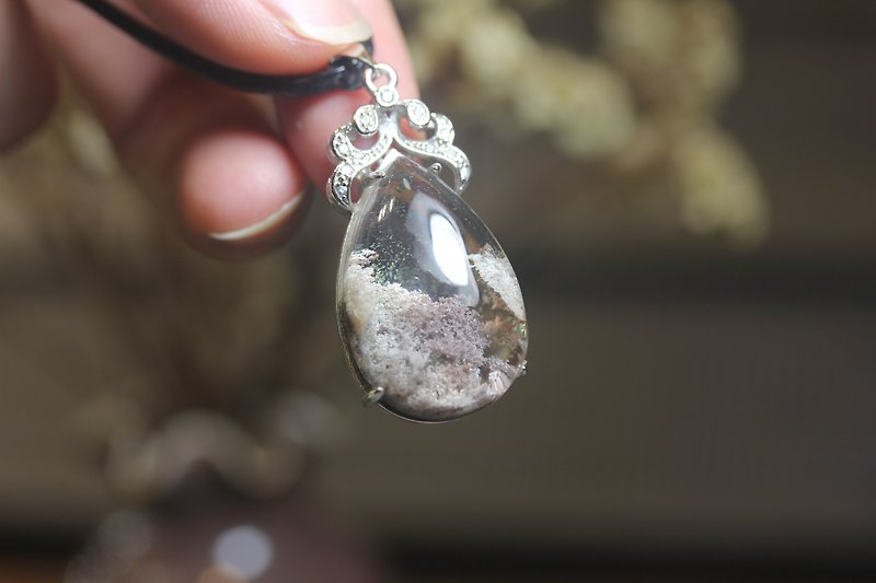 Natural ghost crystal pendant strange stone pendant with beautiful mountain scenery and beautiful S925 Silver inlay - Necklaces - Jade Khaki