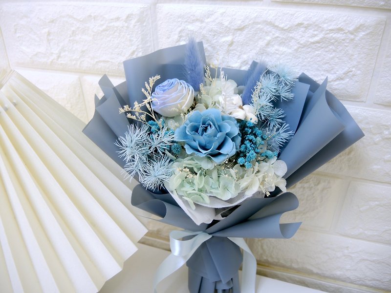 Blue eternal bouquet dry bouquet confession bouquet proposal bouquet Valentine's Day bouquet gift - ช่อดอกไม้แห้ง - พืช/ดอกไม้ สีน้ำเงิน