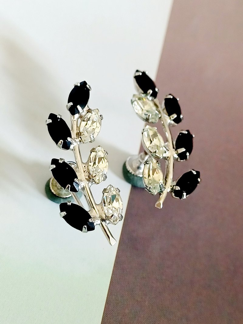 vintage jewelry  典雅立體黑白雙色萊茵 夾式耳環 - 耳環/耳夾/耳骨夾 - 其他金屬 