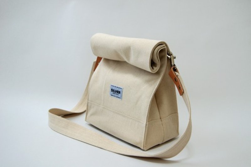 日本製 牛皮紙袋造型 捲蓋式 2 Way 帆布斜背包　DELI BOY - 側背包/斜背包 - 棉．麻 白色