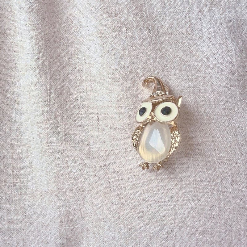 Owl Brooch Obsidian Cat's Eye Stone Code 9, 0 - Brooches - Gemstone White