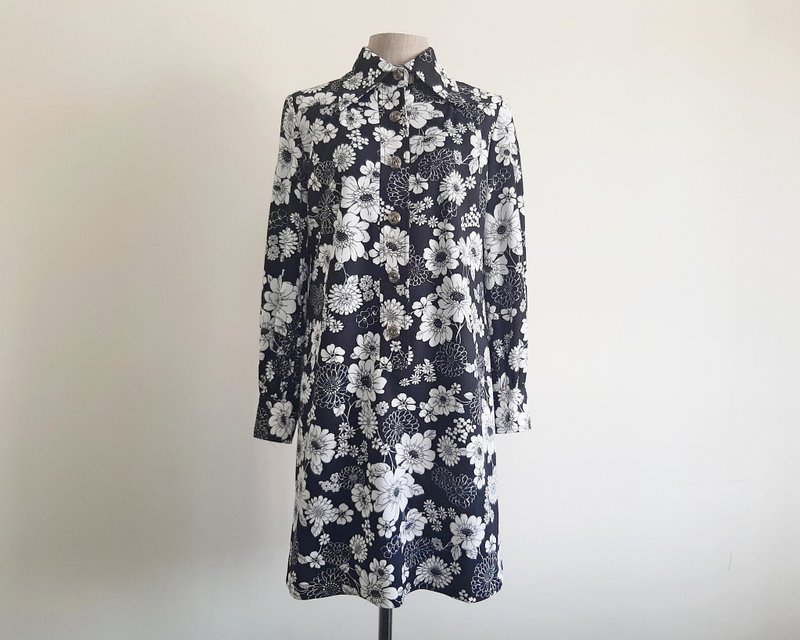 Medium Vintage White Black Floral Dress Womens Shift Dress Mod Dress Shirt Dress - 洋裝/連身裙 - 聚酯纖維 黑色