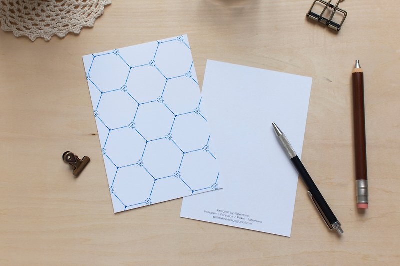 Hexagon blue and white pattern postcard - การ์ด/โปสการ์ด - กระดาษ สีน้ำเงิน