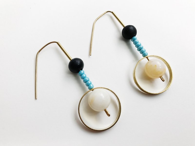 szu-works | natural flower green jade round turn beads hanging ring - ต่างหู - เครื่องเพชรพลอย สีกากี