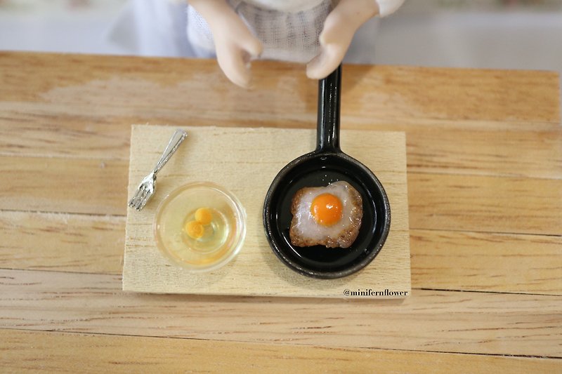 ไข่ตอก ใน กระทะ realistic food, scale 1/12, miniature ของจิ๋ว บ้านตุ๊กตา