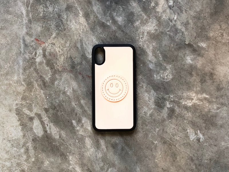 哈哈笑 手機殼 皮革DIY材料包 好好縫 iPhone16 港產皮革 電話殼 - 皮件/皮革 - 真皮 卡其色
