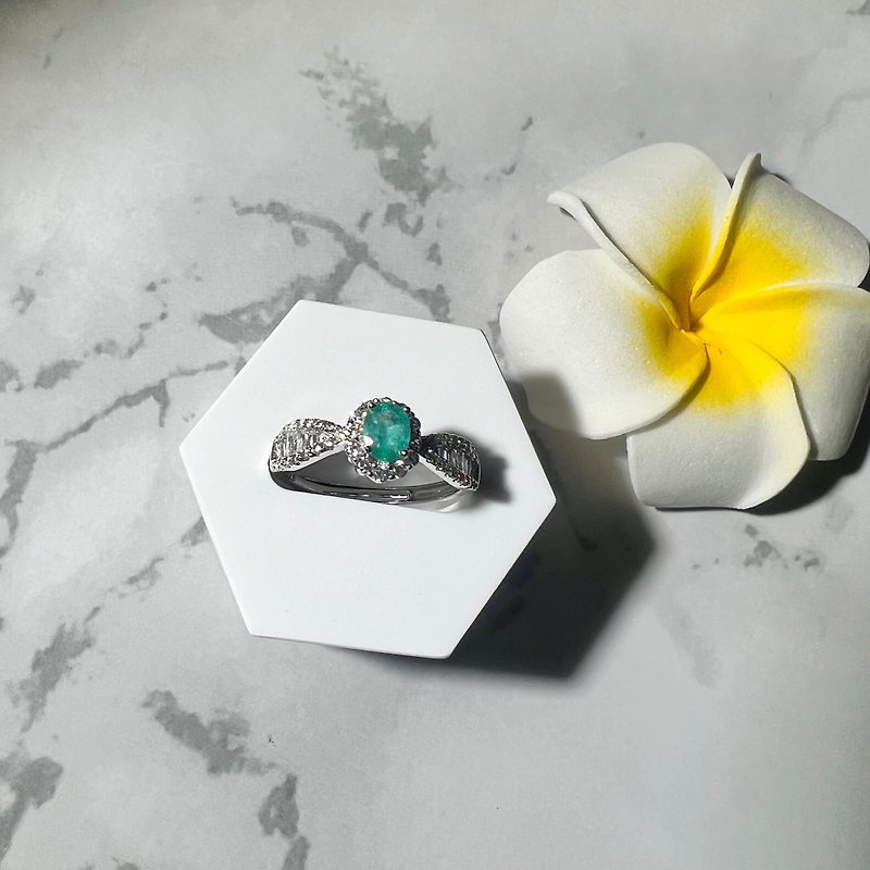 emerald ring - แหวนทั่วไป - คริสตัล สีเขียว